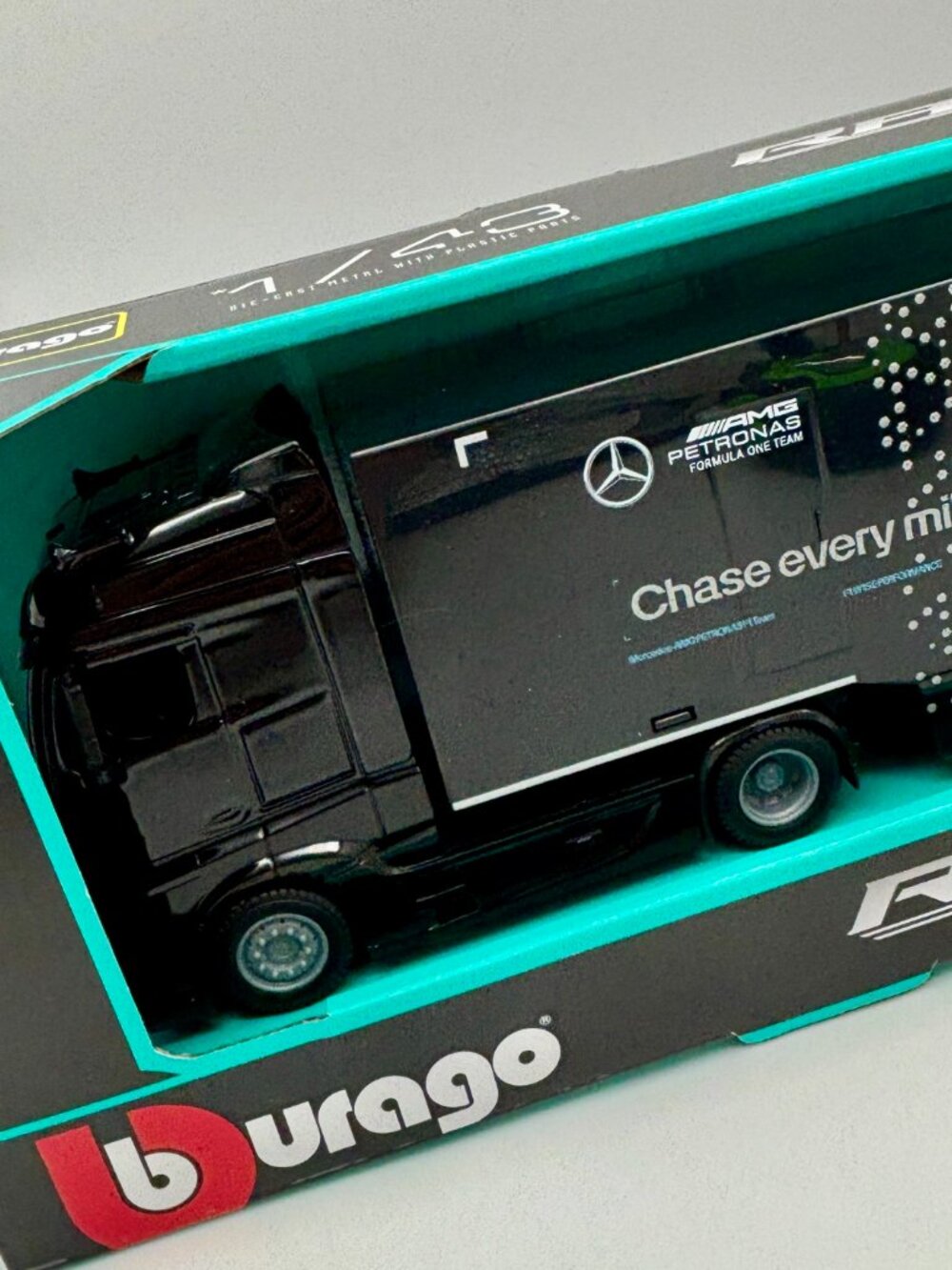 Maisto Bburago Formula 1 Mercedes F1 Racing Transporter Semi Truck w/ W15 Car